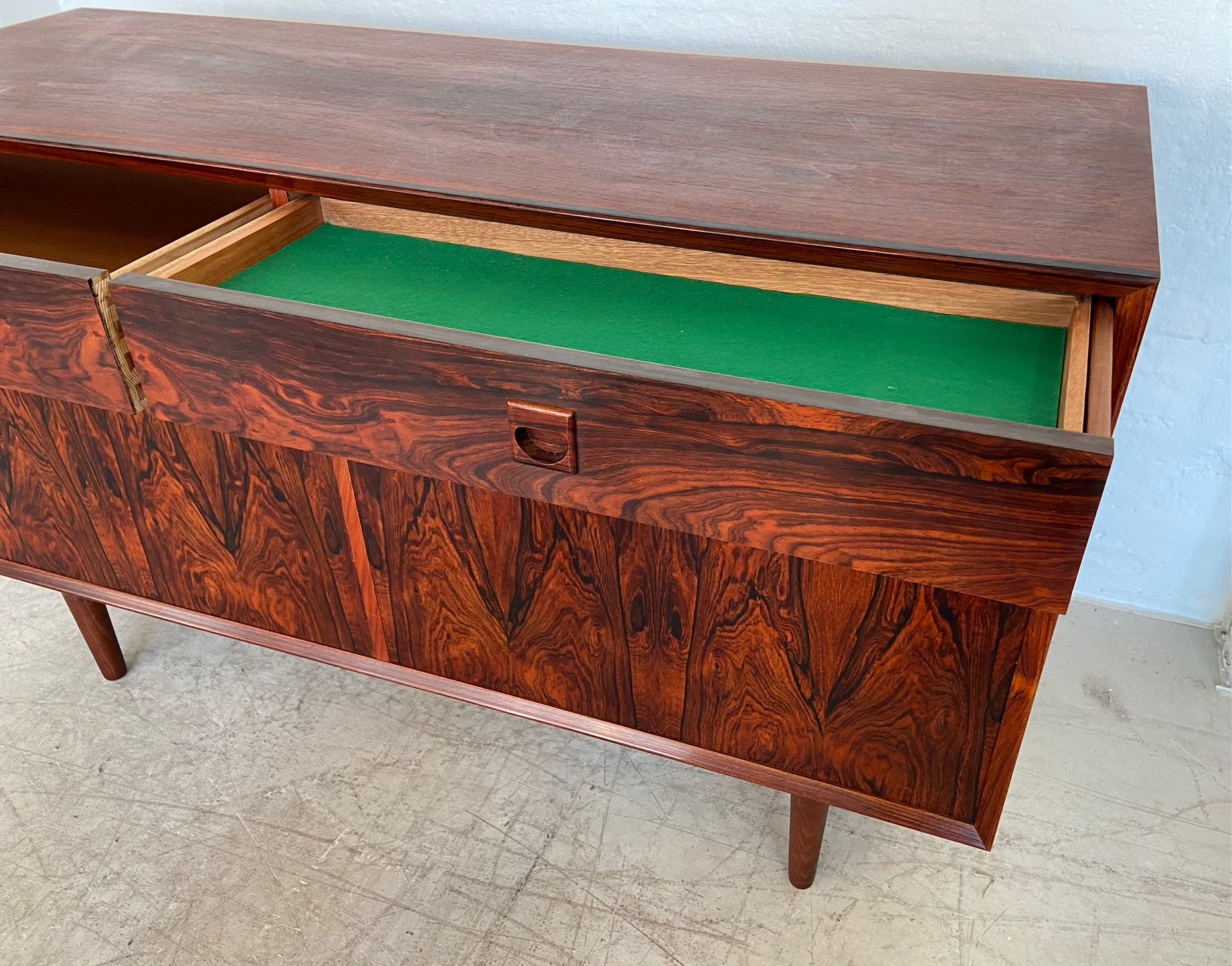 VINTAGE RETRO DANISH MID CENTURY ROSEWOOD SIDEBOARD BY BROUERS 1960,s