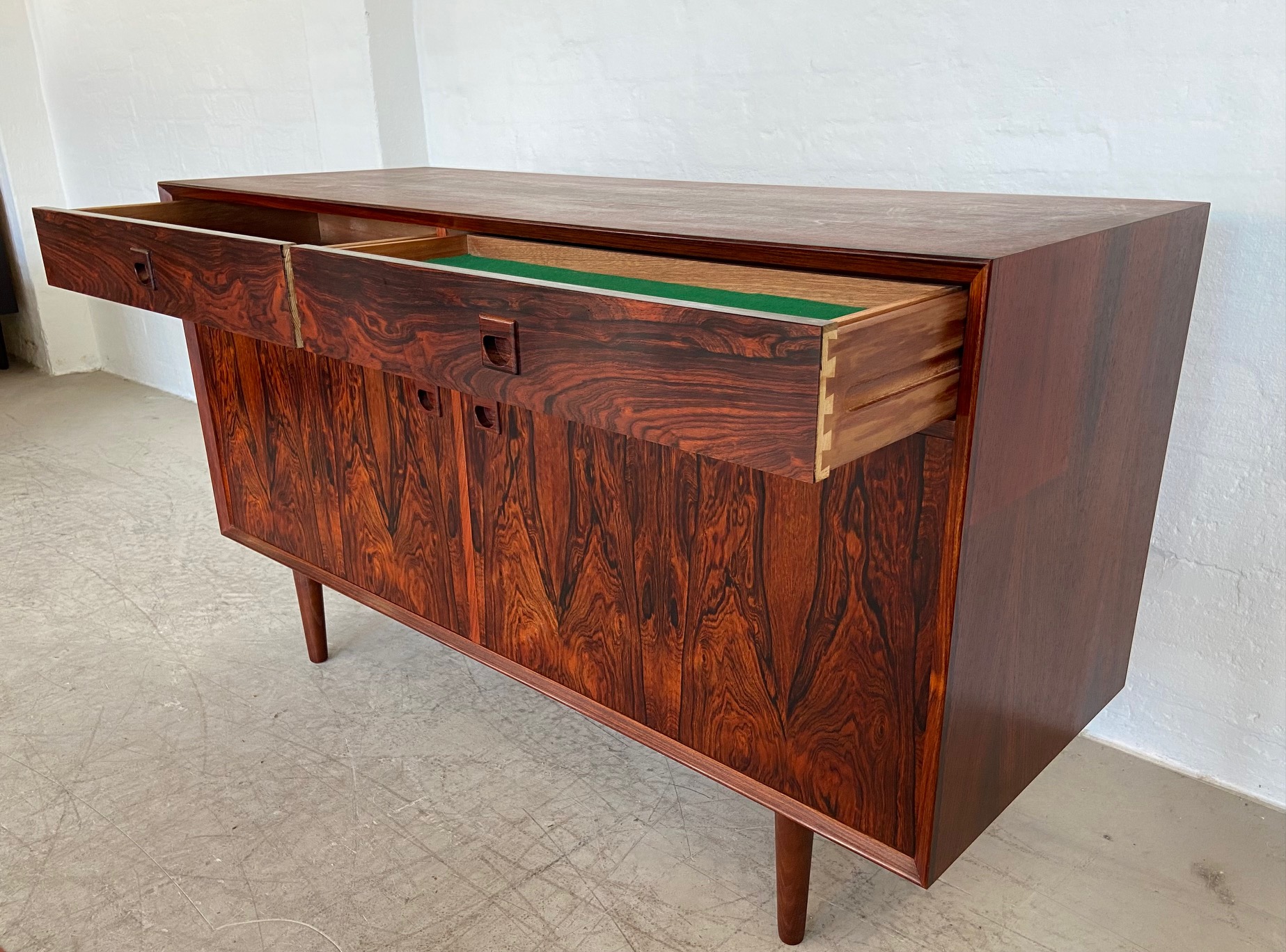 VINTAGE RETRO DANISH MID CENTURY ROSEWOOD SIDEBOARD BY BROUERS 1960,s