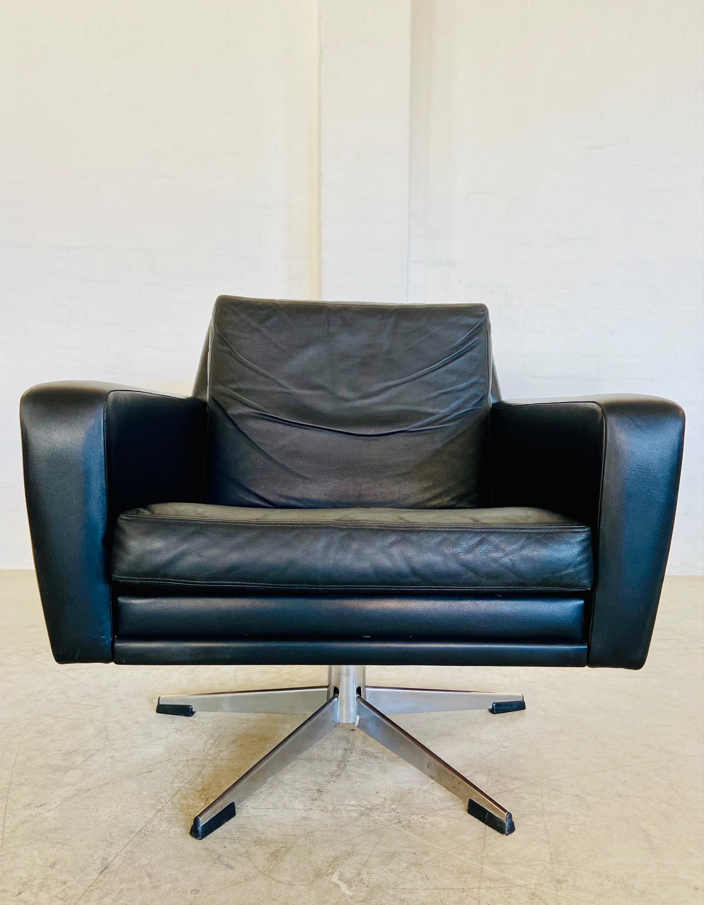 VINTAGE DANISH MID CENTURY BLACK LEATHER SWIVEL CHAIR by GEORG THAMS