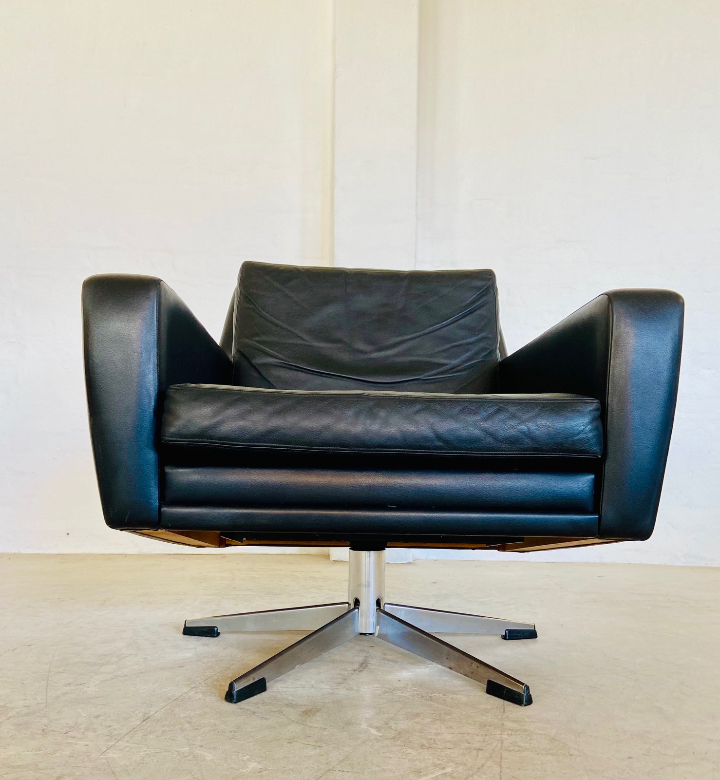 VINTAGE DANISH MID CENTURY BLACK LEATHER SWIVEL CHAIR by GEORG THAMS