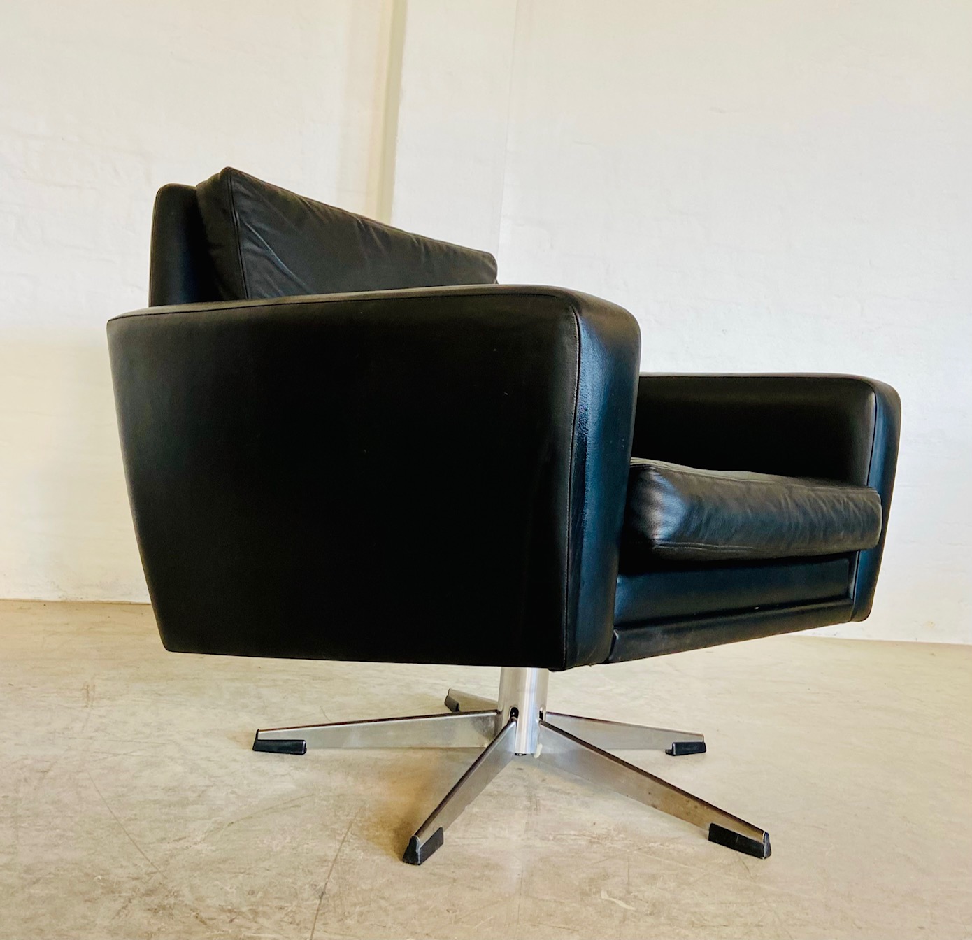 VINTAGE DANISH MID CENTURY BLACK LEATHER SWIVEL CHAIR by GEORG THAMS