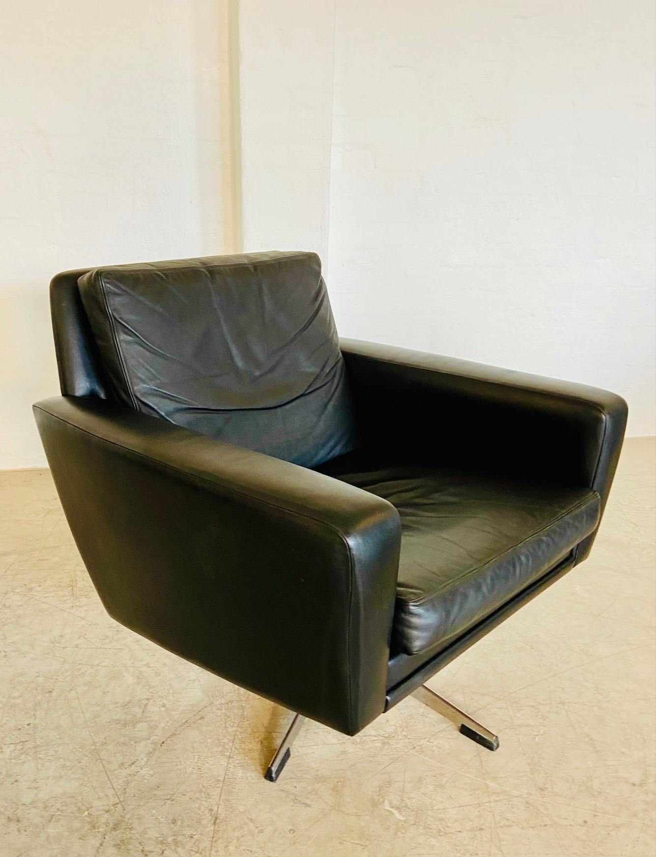 VINTAGE DANISH MID CENTURY BLACK LEATHER SWIVEL CHAIR by GEORG THAMS