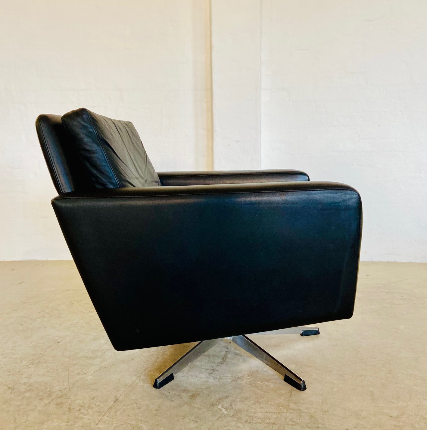 VINTAGE DANISH MID CENTURY BLACK LEATHER SWIVEL CHAIR by GEORG THAMS