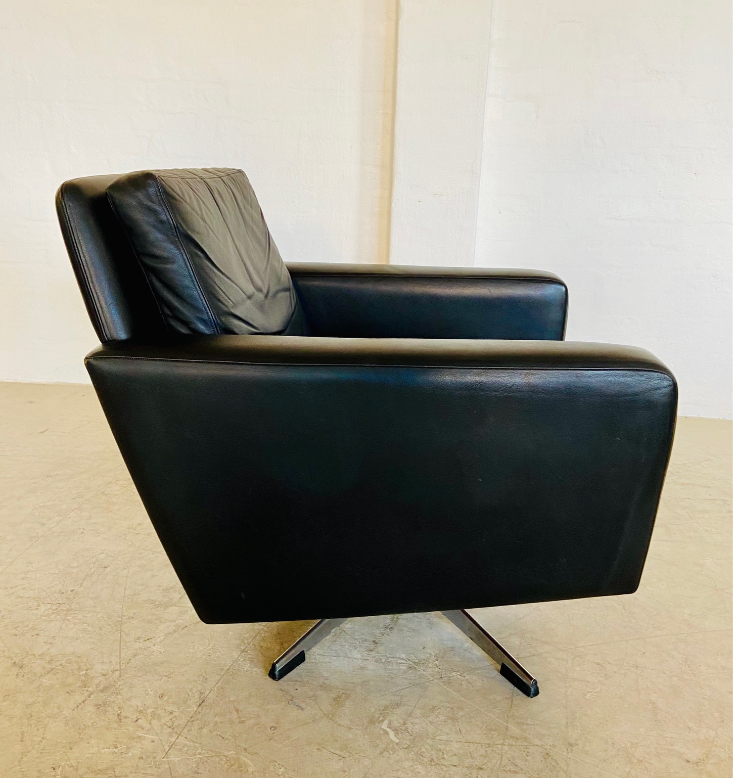 VINTAGE DANISH MID CENTURY BLACK LEATHER SWIVEL CHAIR by GEORG THAMS
