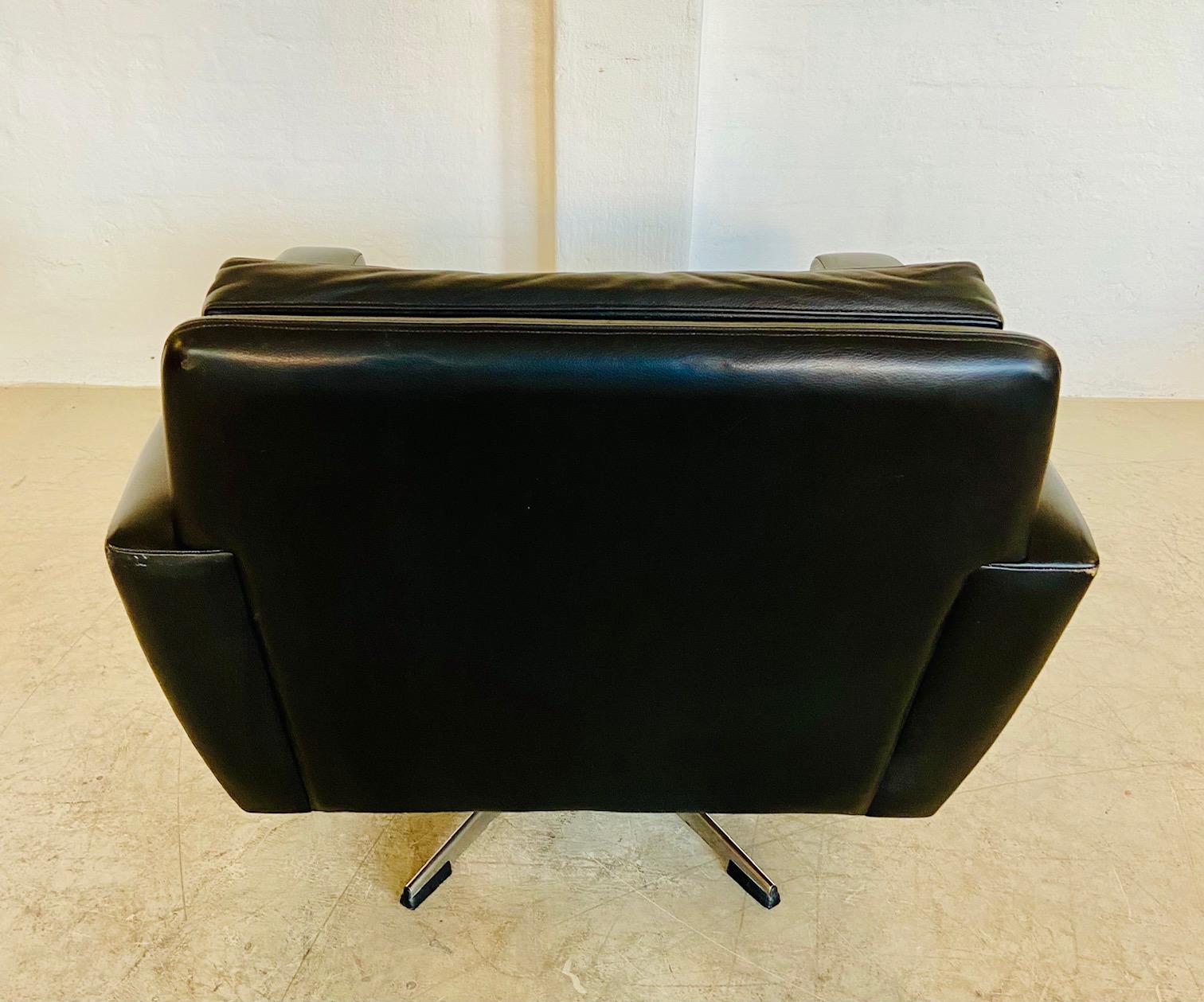VINTAGE DANISH MID CENTURY BLACK LEATHER SWIVEL CHAIR by GEORG THAMS