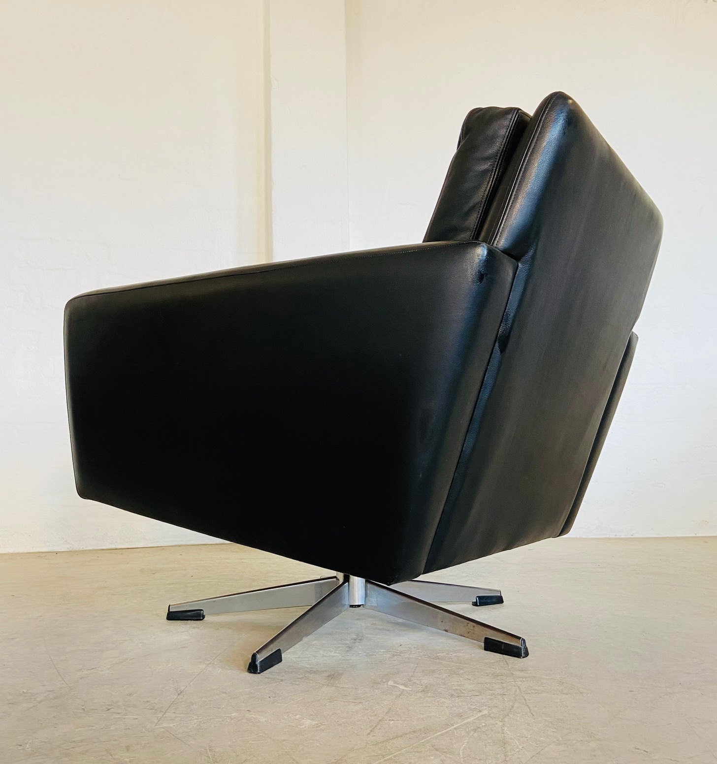 VINTAGE DANISH MID CENTURY BLACK LEATHER SWIVEL CHAIR by GEORG THAMS