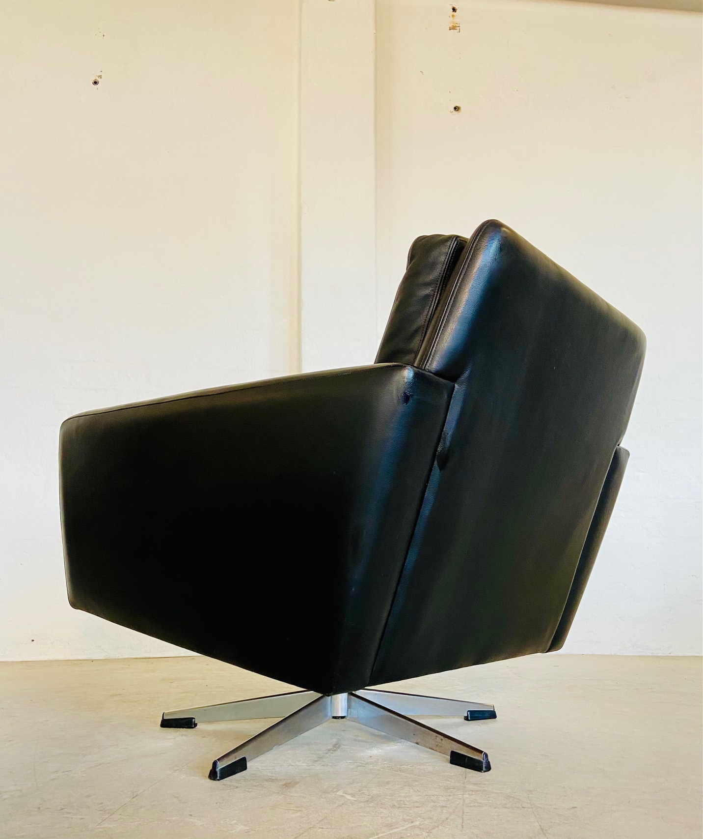 VINTAGE DANISH MID CENTURY BLACK LEATHER SWIVEL CHAIR by GEORG THAMS
