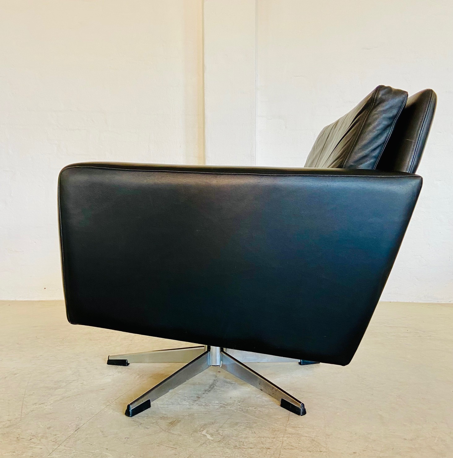 VINTAGE DANISH MID CENTURY BLACK LEATHER SWIVEL CHAIR by GEORG THAMS