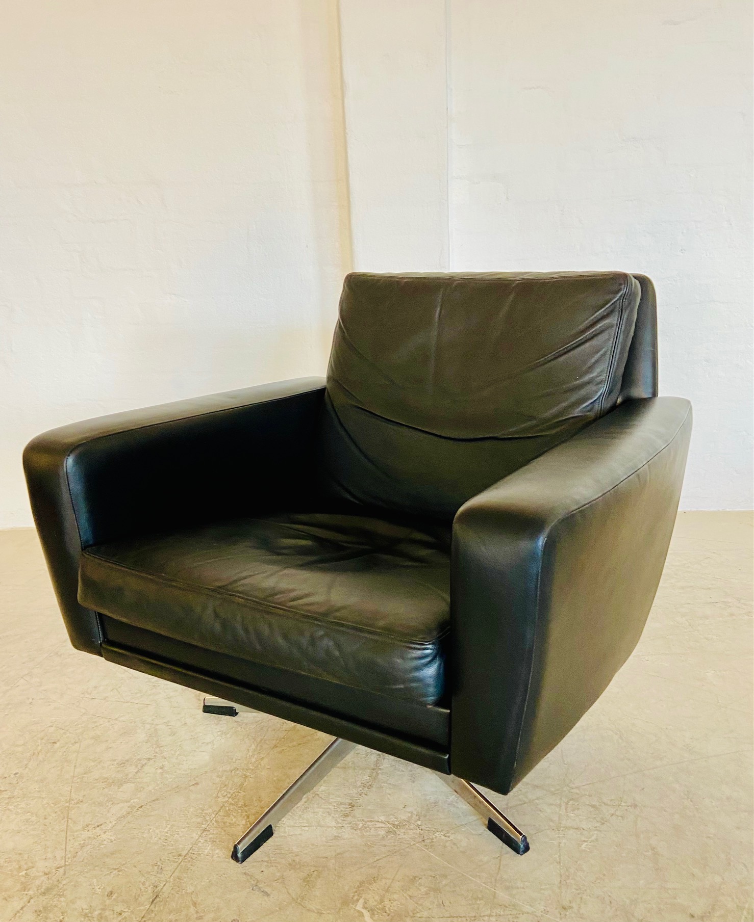 VINTAGE DANISH MID CENTURY BLACK LEATHER SWIVEL CHAIR by GEORG THAMS