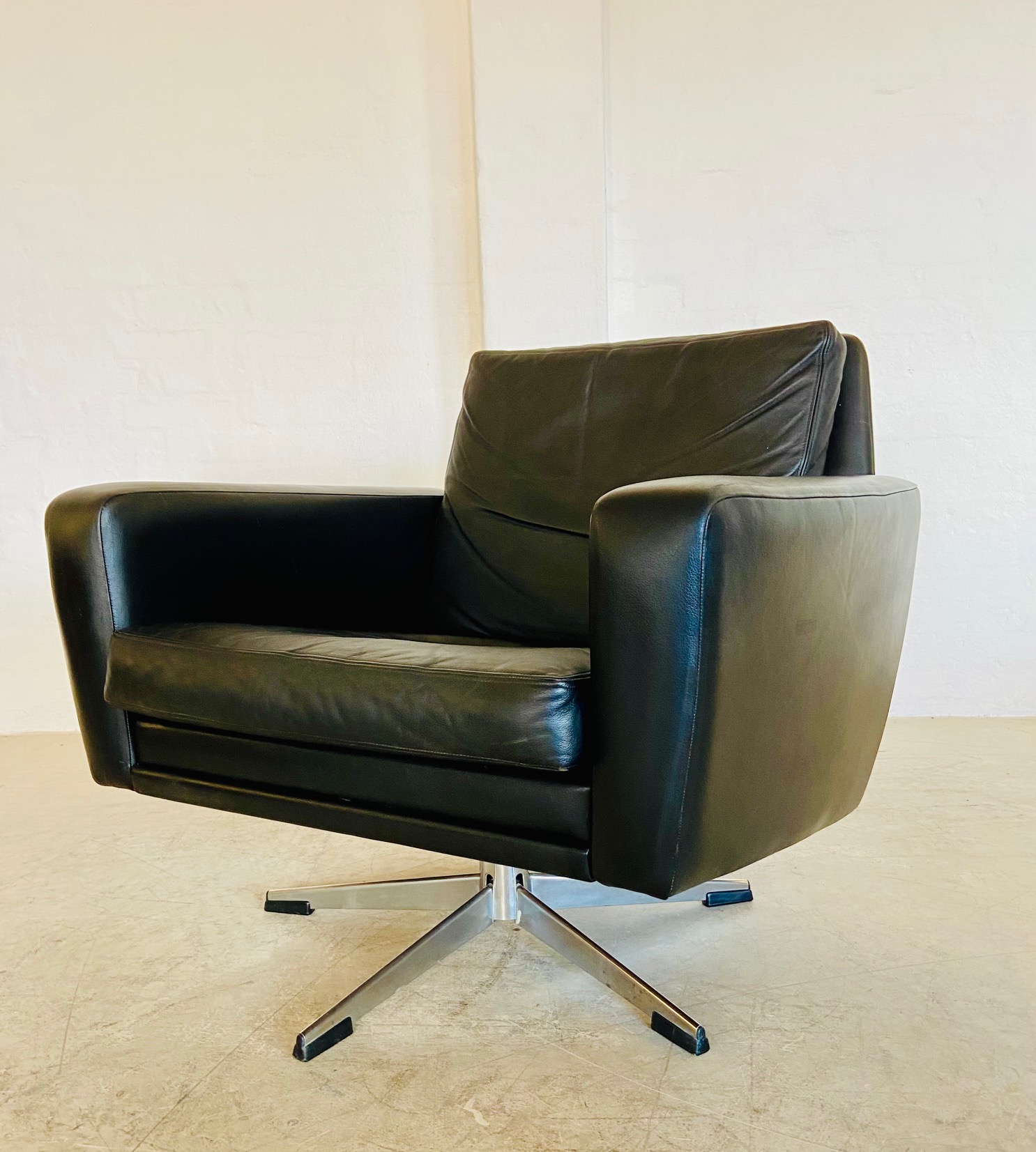 VINTAGE DANISH MID CENTURY BLACK LEATHER SWIVEL CHAIR by GEORG THAMS