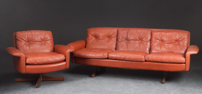 Vintage Danish Mid Century Skipper 4 Person Sofa Set In Cognac Leather