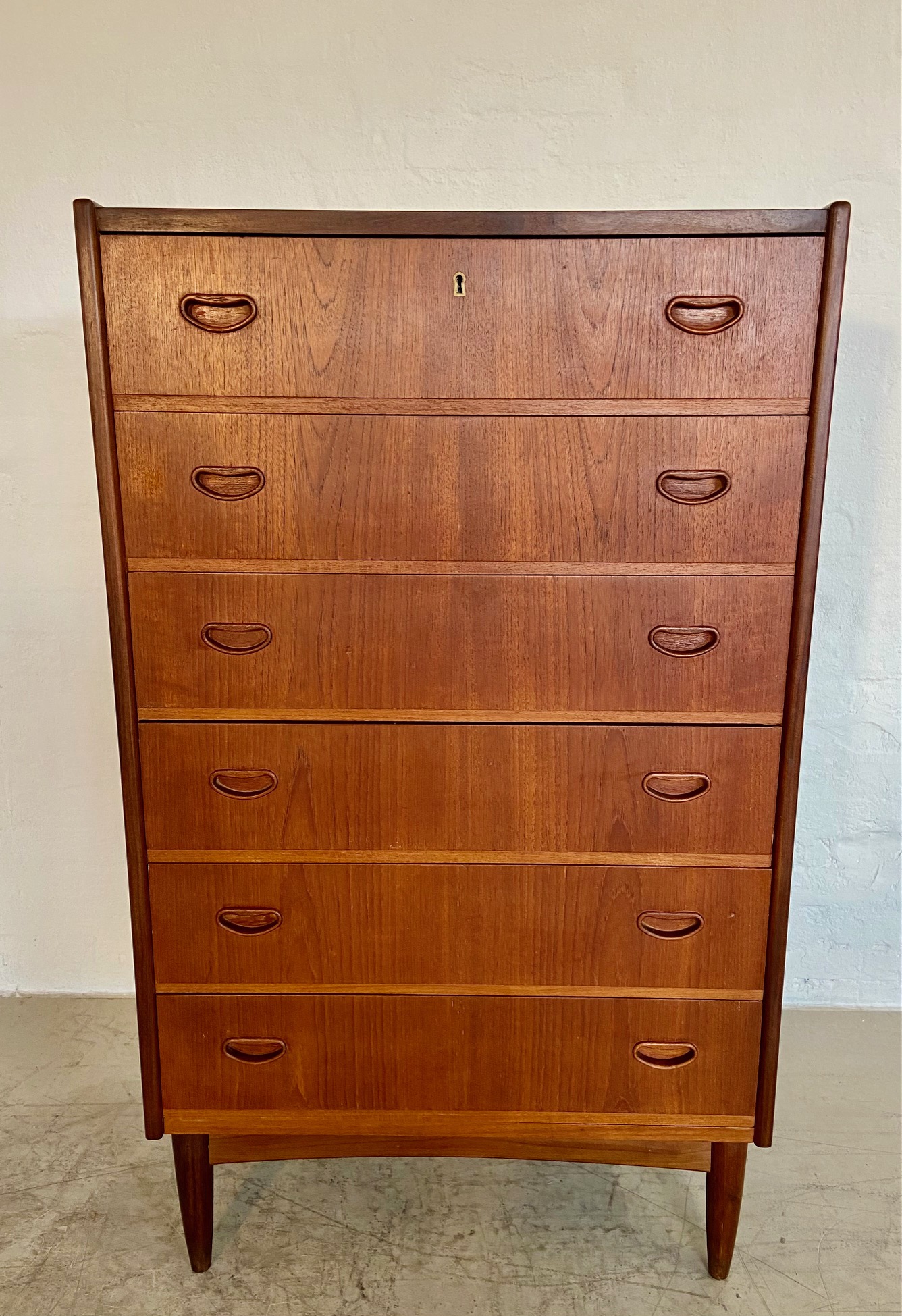 IMG_8664 VINTAGE DANISH MID CENTURY TEAK TALLBOY CHEST OF DRAWERS 1960,s