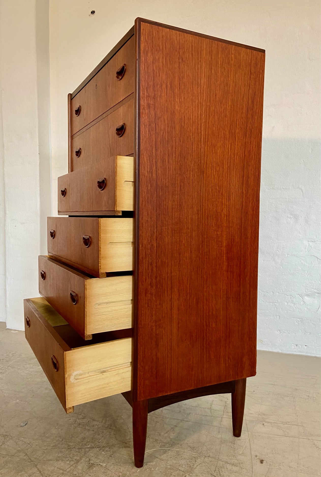 IMG_8674 VINTAGE DANISH MID CENTURY TEAK TALLBOY CHEST OF DRAWERS 1960,s