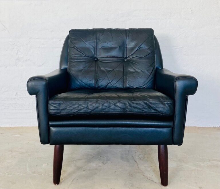 image 1970's Vintage Danish Mid Century Svend Skipper Black Leather Lounge Chair