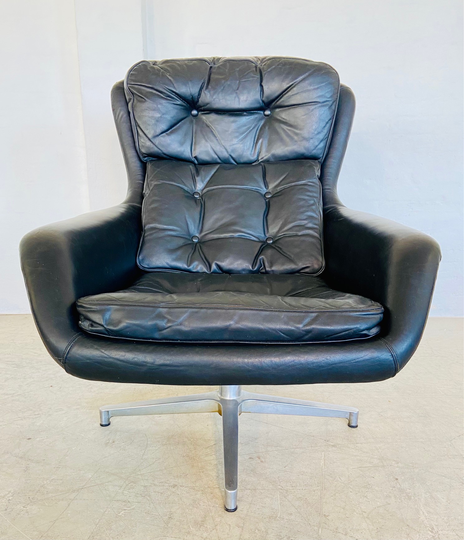 BRAMIN VINTAGE DANISH MID CENTURY BLACK LEATHER SWIVEL CHAIR