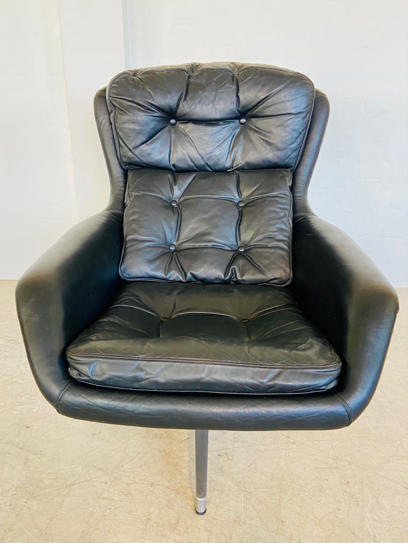 BRAMIN VINTAGE DANISH MID CENTURY BLACK LEATHER SWIVEL CHAIR