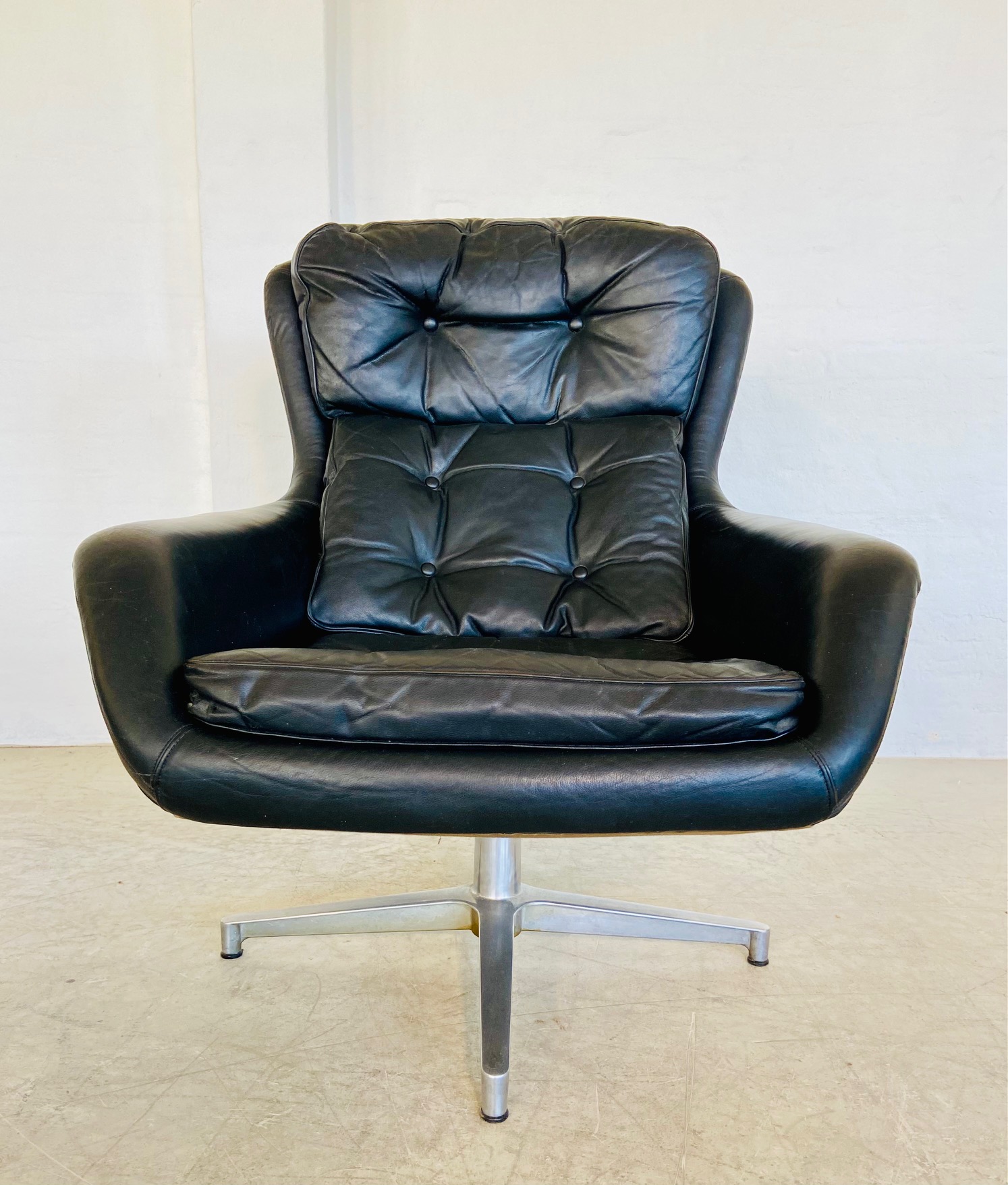 BRAMIN VINTAGE DANISH MID CENTURY BLACK LEATHER SWIVEL CHAIR