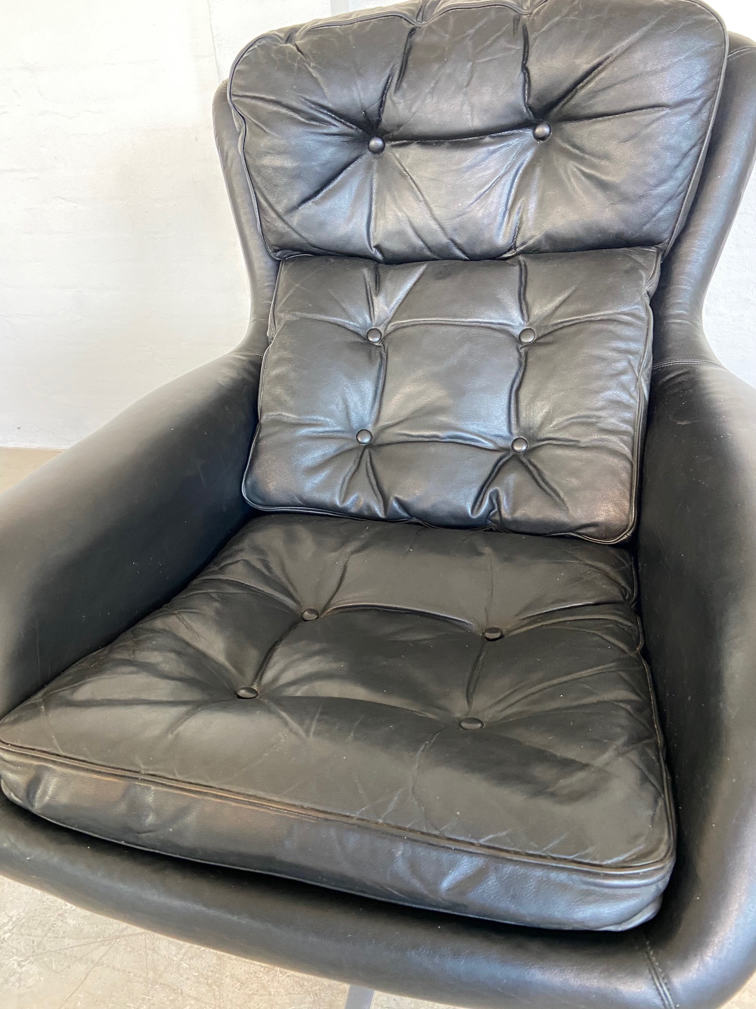 BRAMIN VINTAGE DANISH MID CENTURY BLACK LEATHER SWIVEL CHAIR