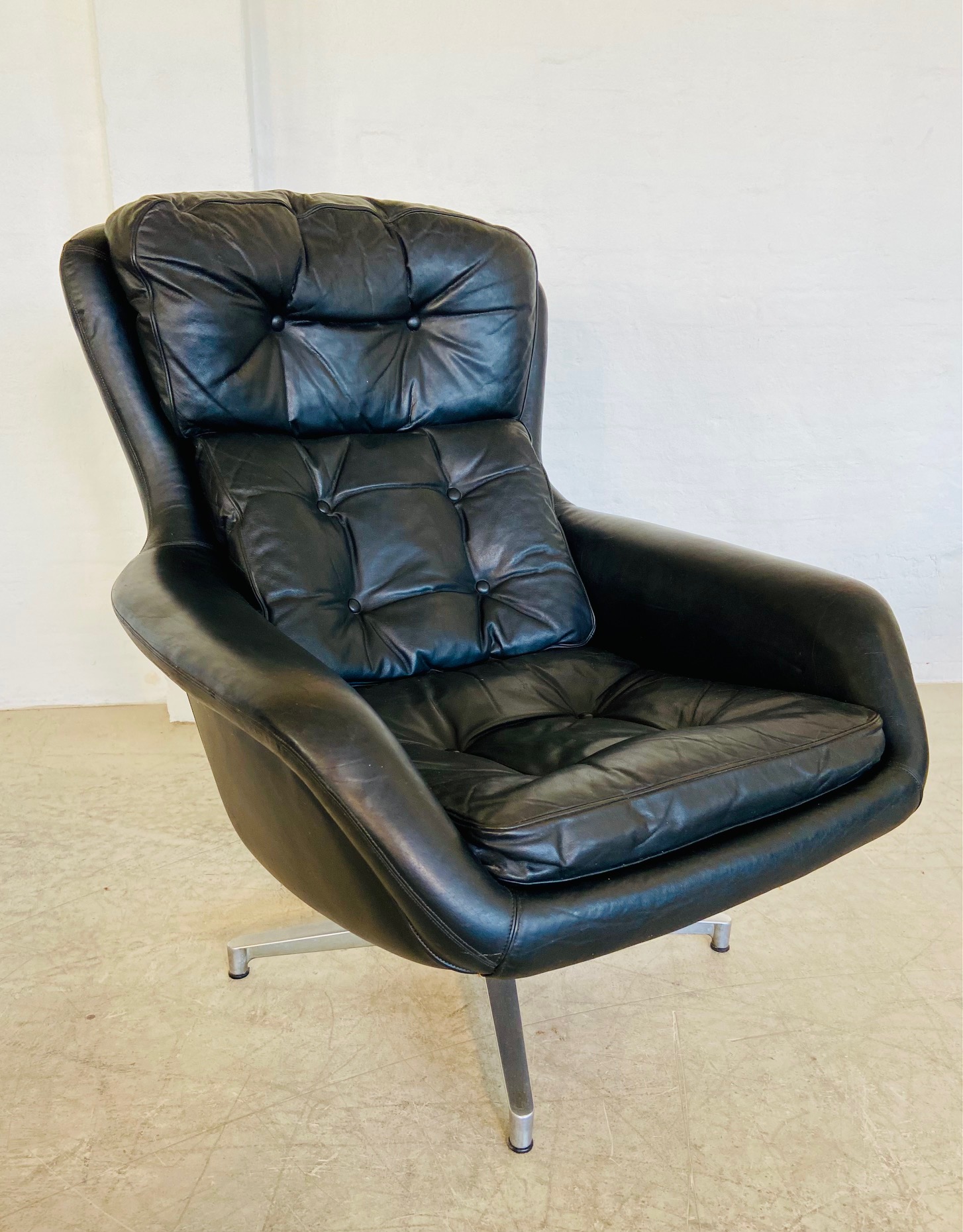 BRAMIN VINTAGE DANISH MID CENTURY BLACK LEATHER SWIVEL CHAIR