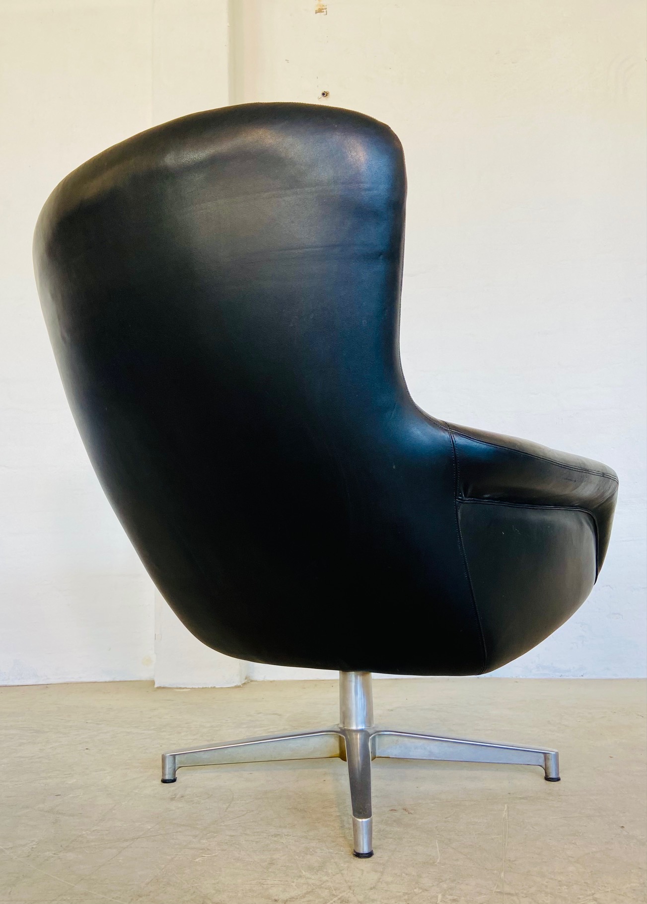 BRAMIN VINTAGE DANISH MID CENTURY BLACK LEATHER SWIVEL CHAIR