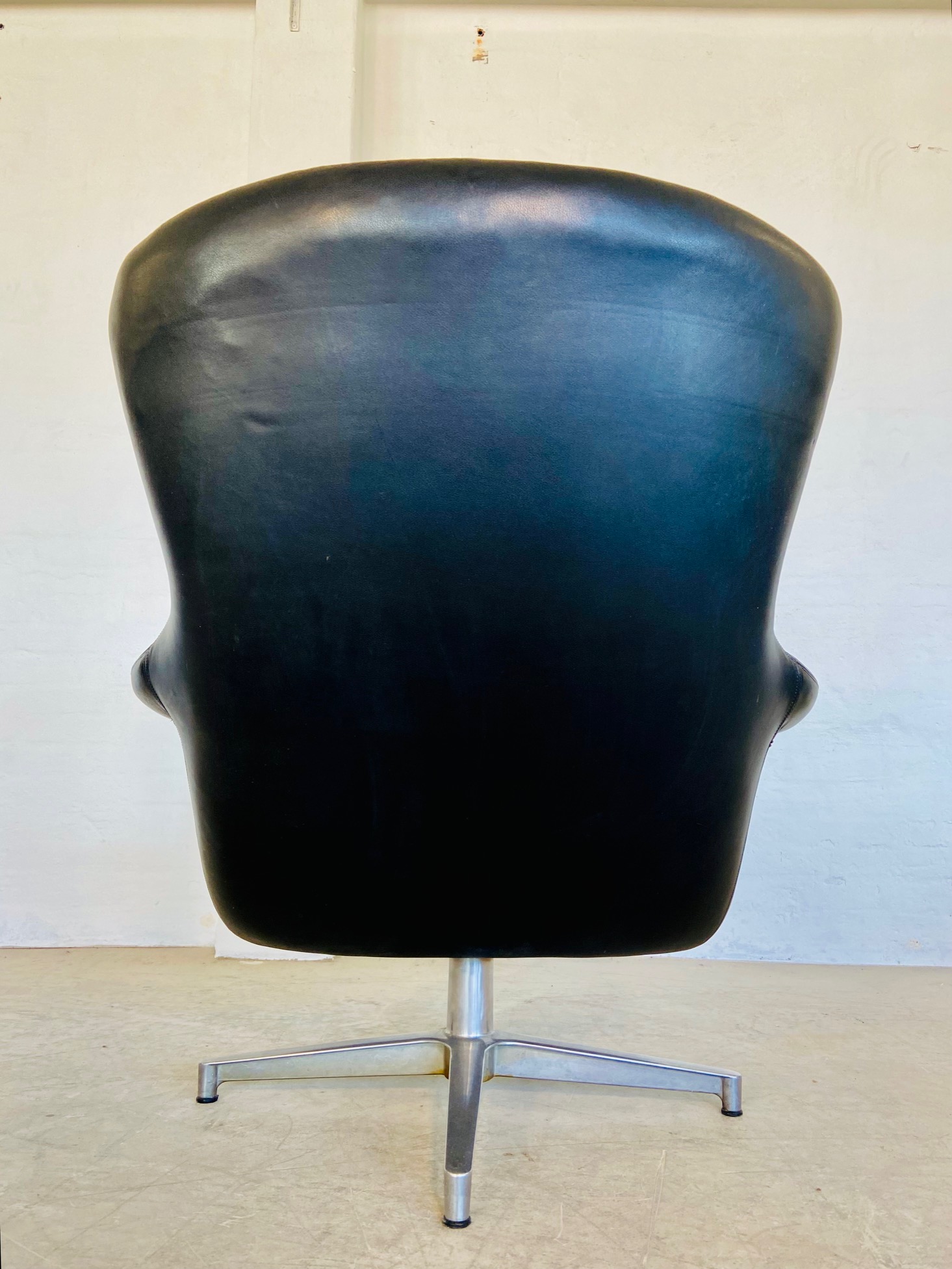 BRAMIN VINTAGE DANISH MID CENTURY BLACK LEATHER SWIVEL CHAIR