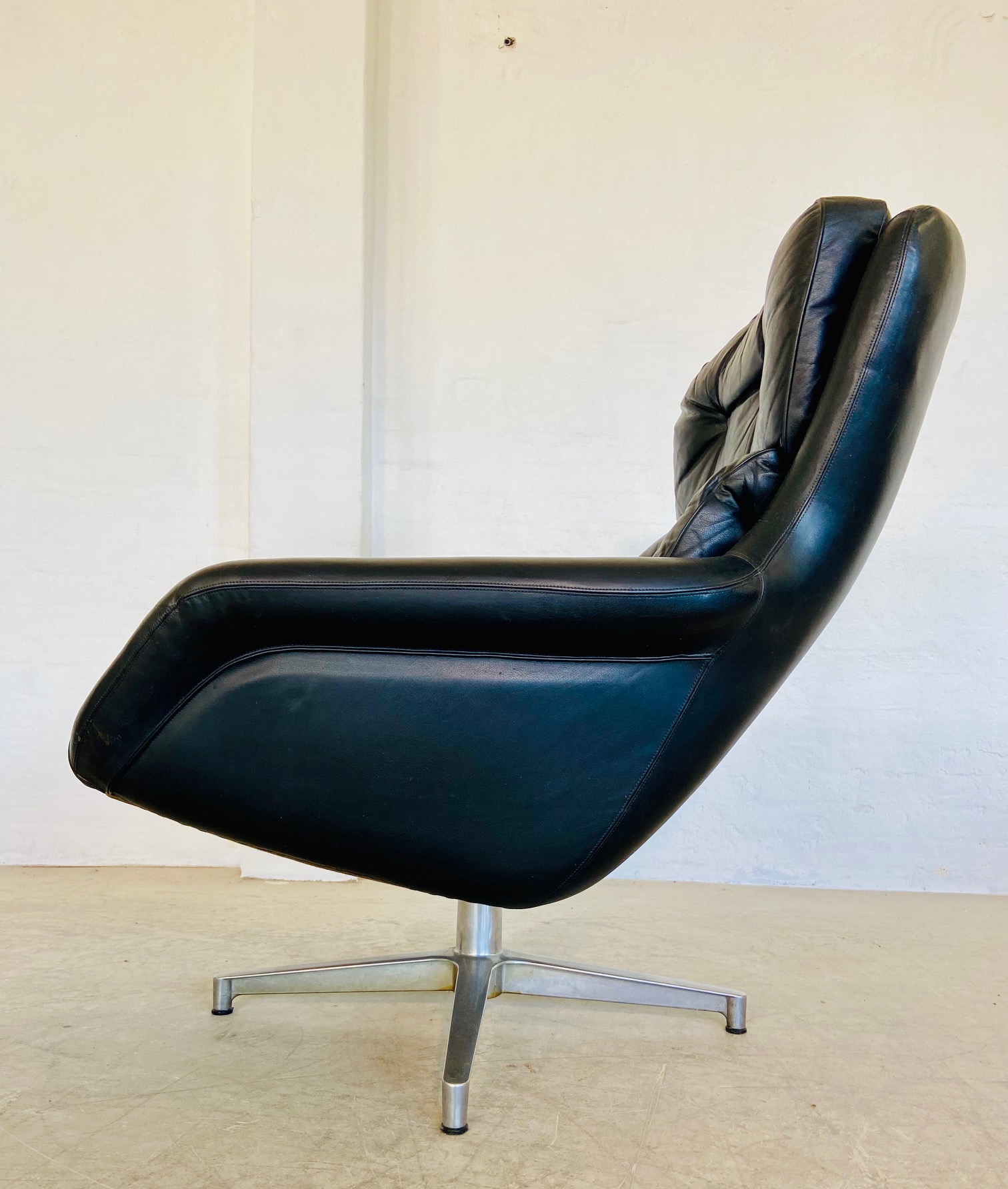 BRAMIN VINTAGE DANISH MID CENTURY BLACK LEATHER SWIVEL CHAIR