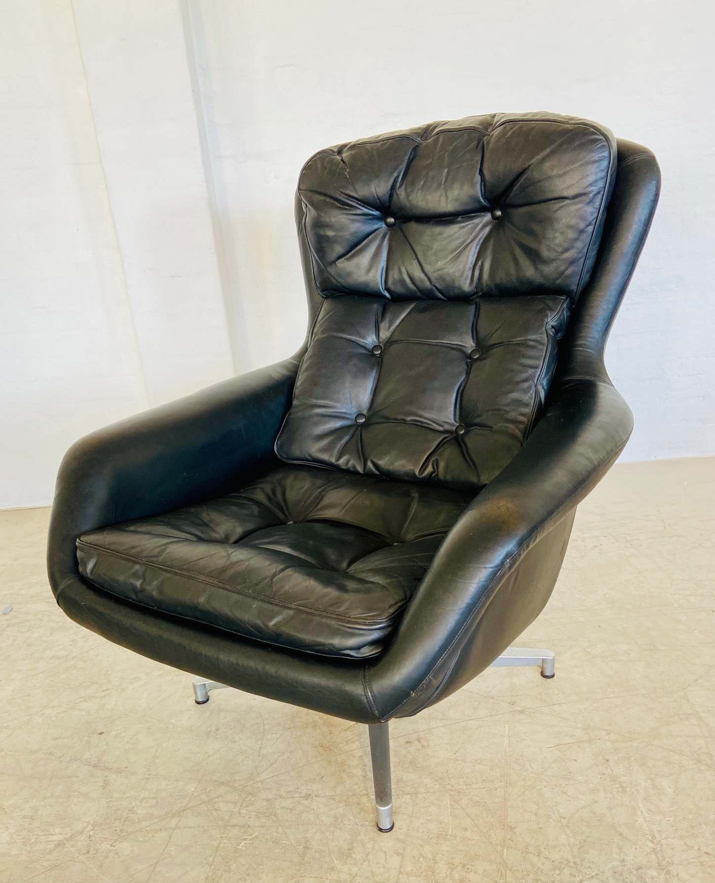 BRAMIN VINTAGE DANISH MID CENTURY BLACK LEATHER SWIVEL CHAIR