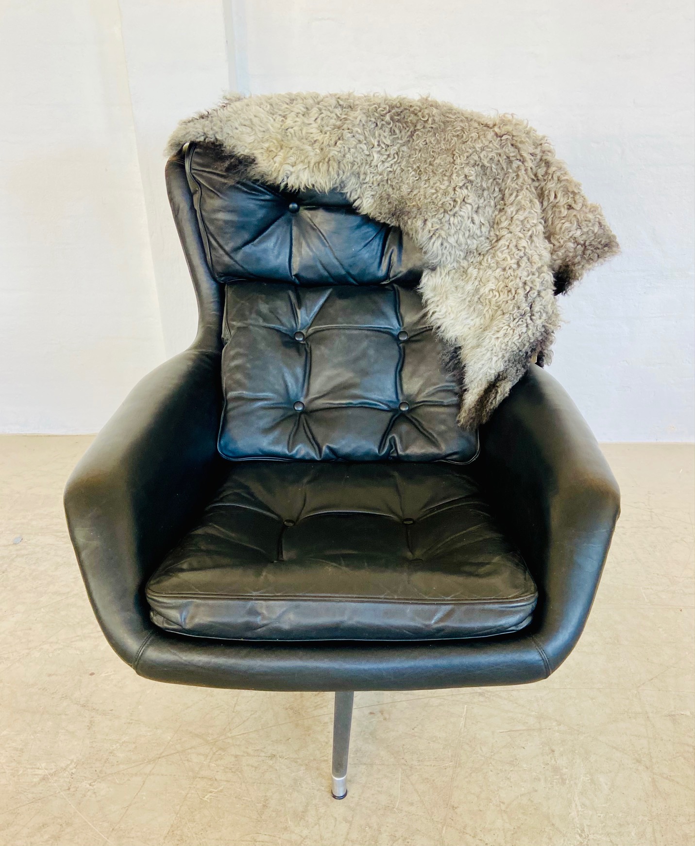 BRAMIN VINTAGE DANISH MID CENTURY BLACK LEATHER SWIVEL CHAIR
